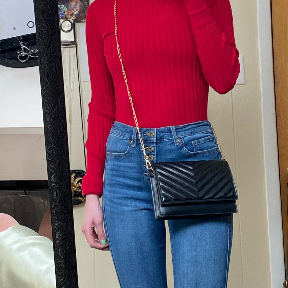 Crossbody chain carry-on/night out purse